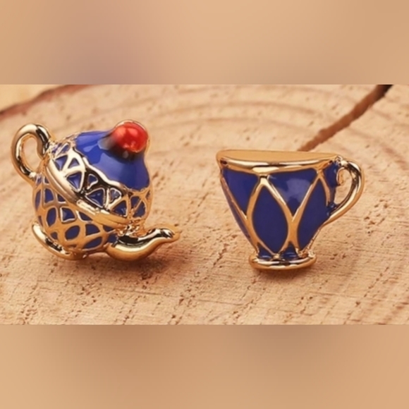 Boutique Jewelry - Adorable Teapot & Teacup Earrings